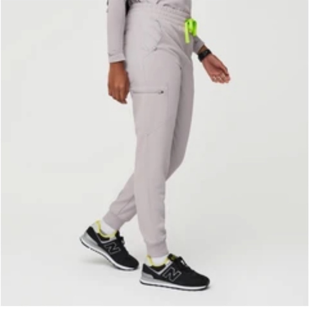 Figs Scrub Set- High waisted joggers + regular top